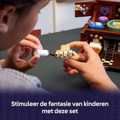LEGO Wednesday Thing's Apartment - Play & Display Toy with an Enid Mini Doll and Thing Figure plus Accessories - Gift for 10+ Year Old Girls, Boys & Teenage TV Show Fans - 76785