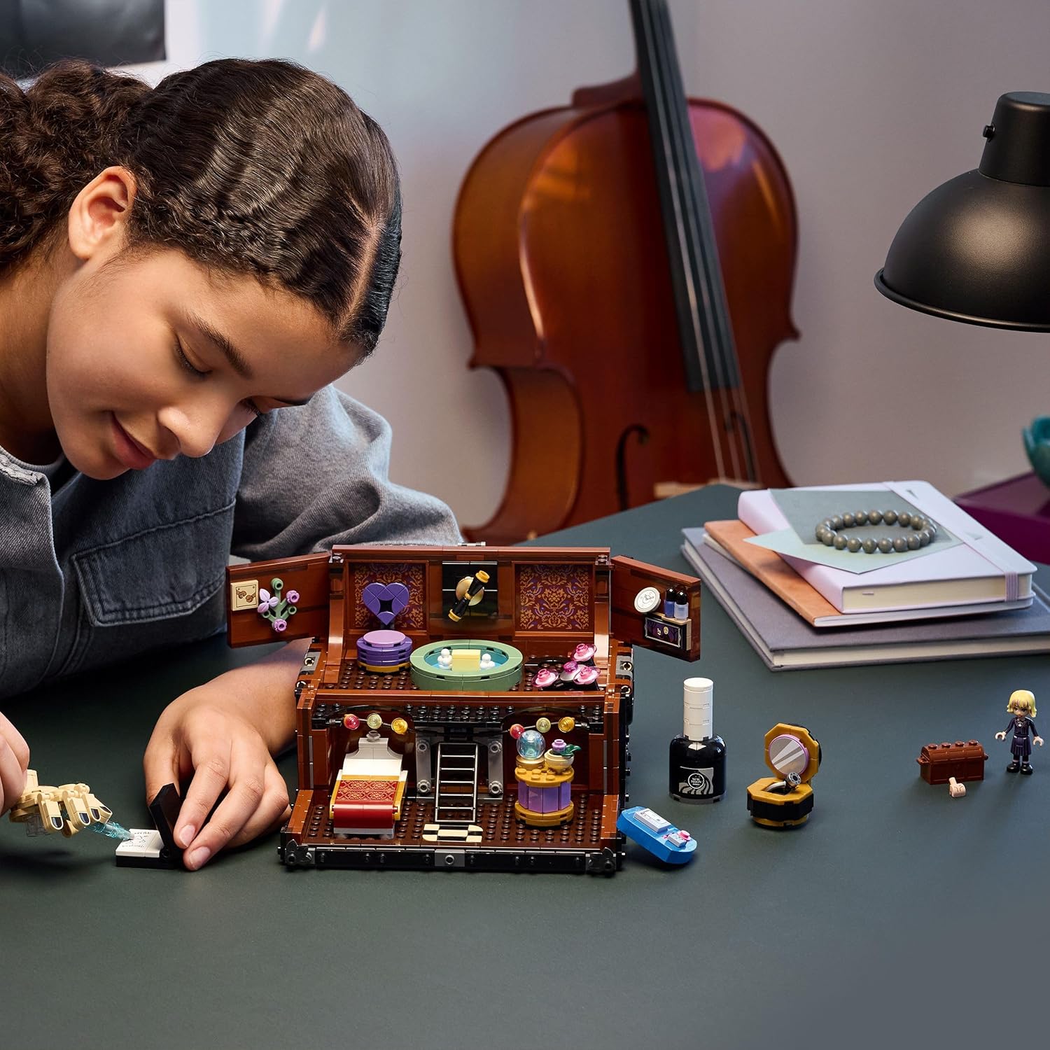 LEGO Wednesday Thing's Apartment - Play & Display Toy with an Enid Mini Doll and Thing Figure plus Accessories - Gift for 10+ Year Old Girls, Boys & Teenage TV Show Fans - 76785