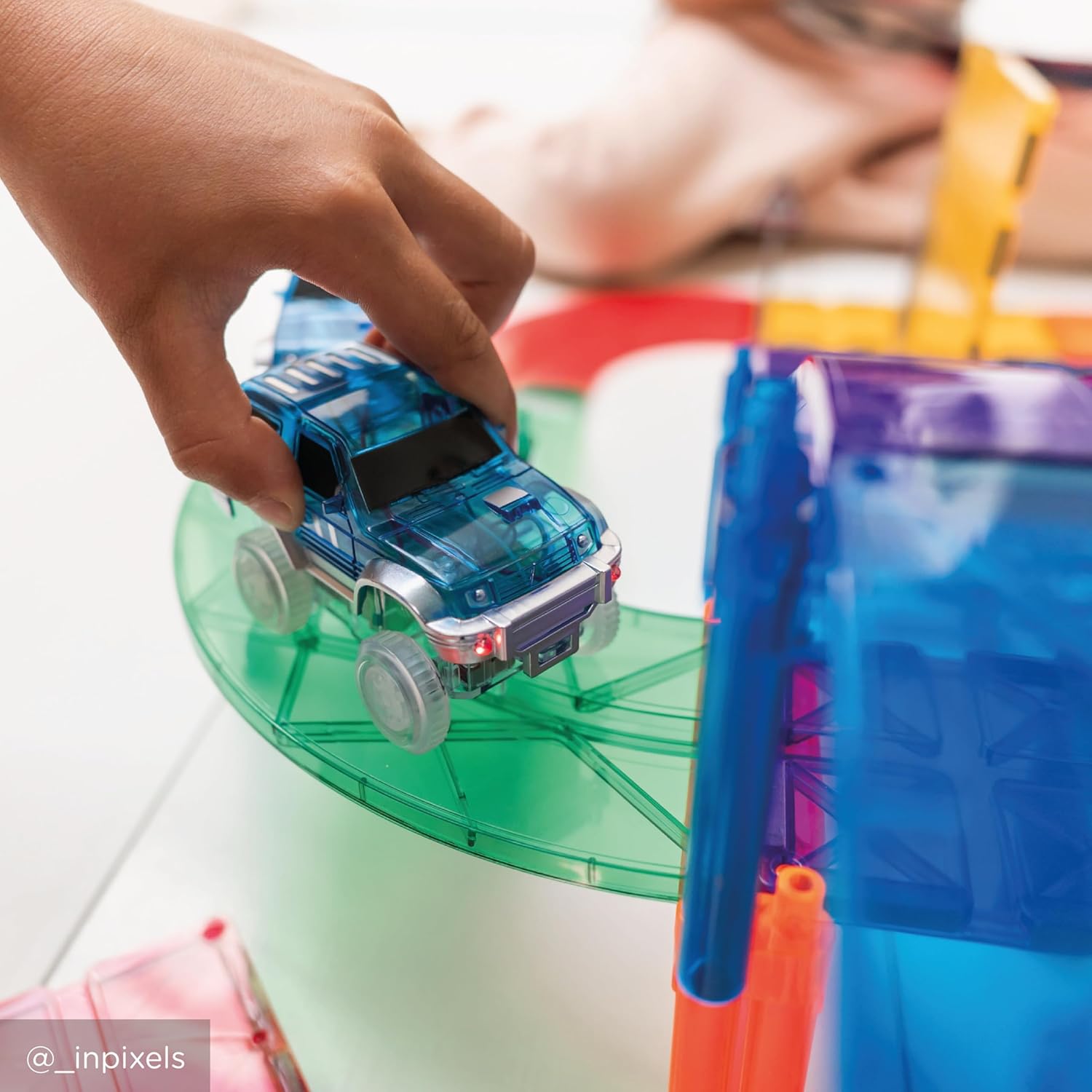 Cleverclixx 1 x racebaanauto, blauw, race track auto, blauw, 1 stuk, elektrische auto voor magnetische snelweg bouwpakket, compatibel speelgoed, lichtgevende koplampen, voor kinderen vanaf 3 jaar