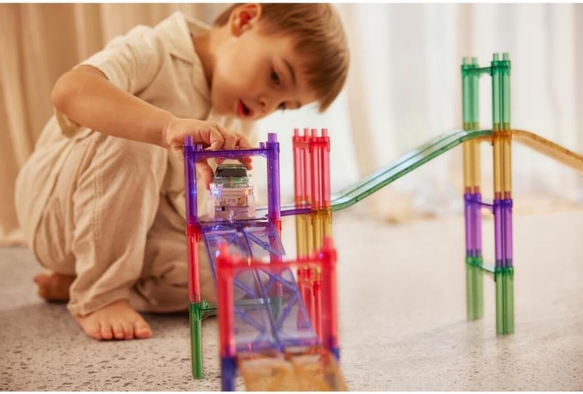 Highway Construction Kit in Pastel Colours, 80 Pieces, Magnetic Toy Race Track with Car, Traffic Signs, Robust Educational Toy, Durable Magnetic Building Blocks, for Children from 3 Years