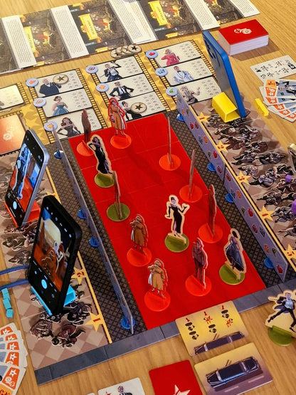 Devir - Red Carpet, Photography and Celebrity Board Game, Strategy & Fun for 2-4 Players, Capture Portraits and Live the Hollywood Red Carpet, Interactive Game (BGRCML