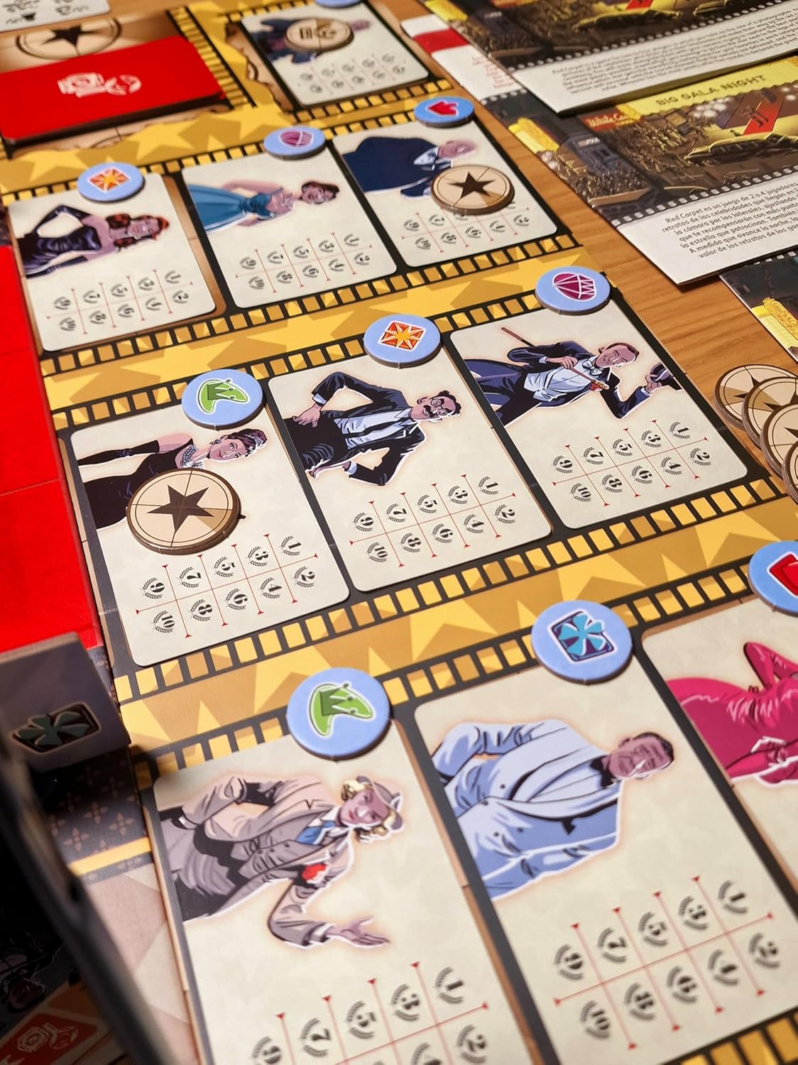 Devir - Red Carpet, Photography and Celebrity Board Game, Strategy & Fun for 2-4 Players, Capture Portraits and Live the Hollywood Red Carpet, Interactive Game (BGRCML