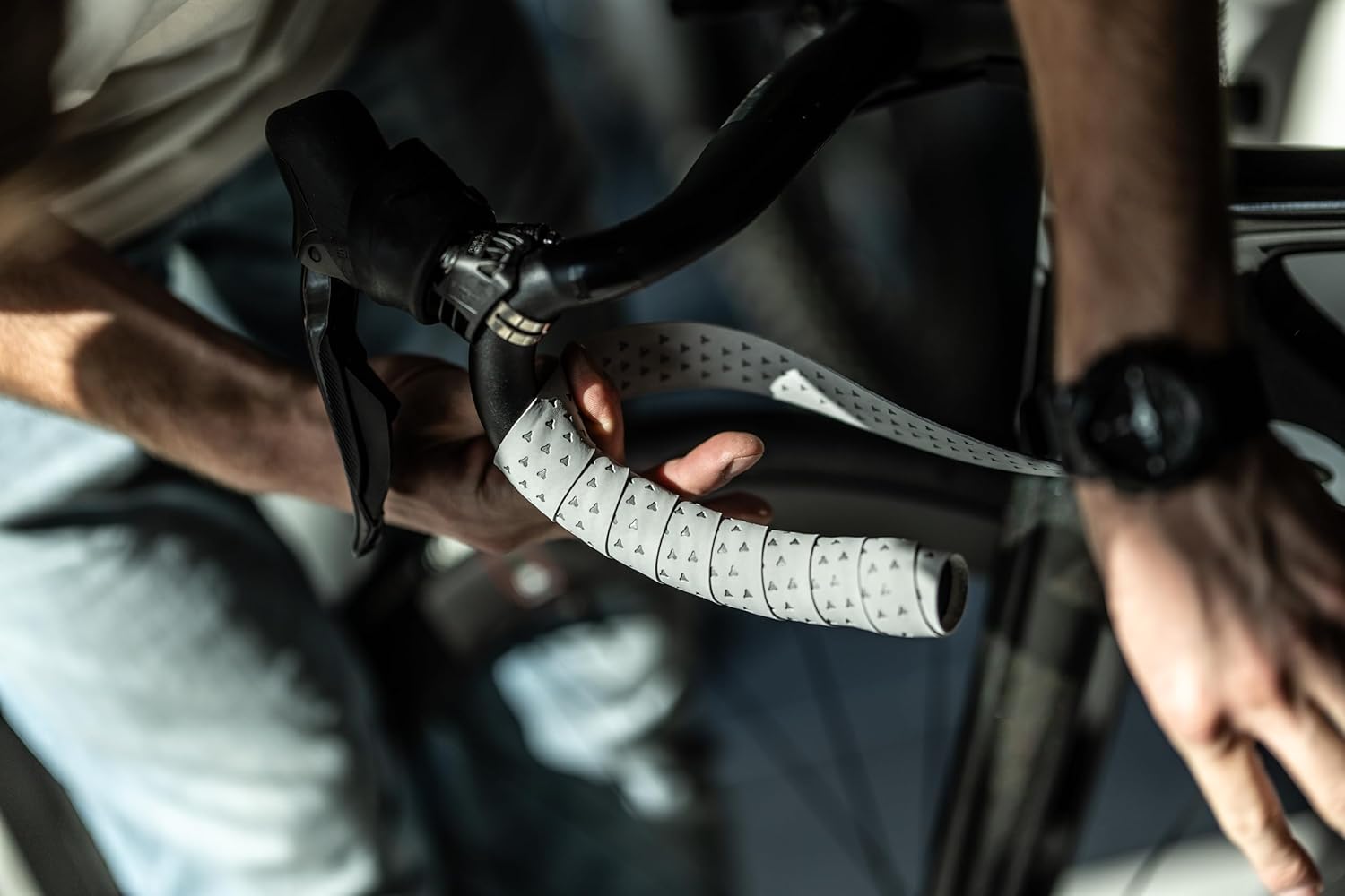 BBB Cycling RoyalRibbon Gel Lenkerband Rennrad | Stoßdämpfendes Griffband | Enthält Abschlussband und Lenkerstopfen | Grau | BHT-18