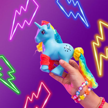 Basic Fun My Little Pony Totally Rad – Moonstone – Sammlerpony mit funkelndem Design und einzigartigen Details