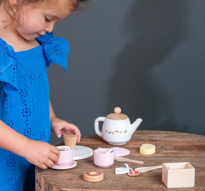 Dorjee - D3.021 - Houten Theeset met Gebak voor Kinderen: 17 stuks inclusief theepot, kopjes, lepels en snoep - vanaf 3 jaar - Houten speelgoed - Rollenspel