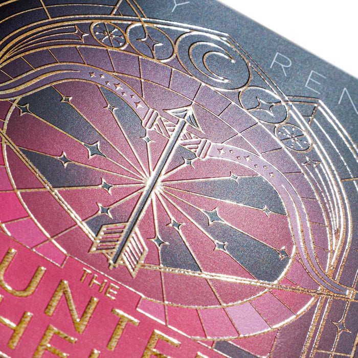 The Hunted Heir (Die Veiled-Kingdom-Serie 2): Rasante Enemies to Lovers Romantasy voller Verrat und Intrigen mit einer verbotenen Liebe - mit dreiseitigem Farbschnitt!