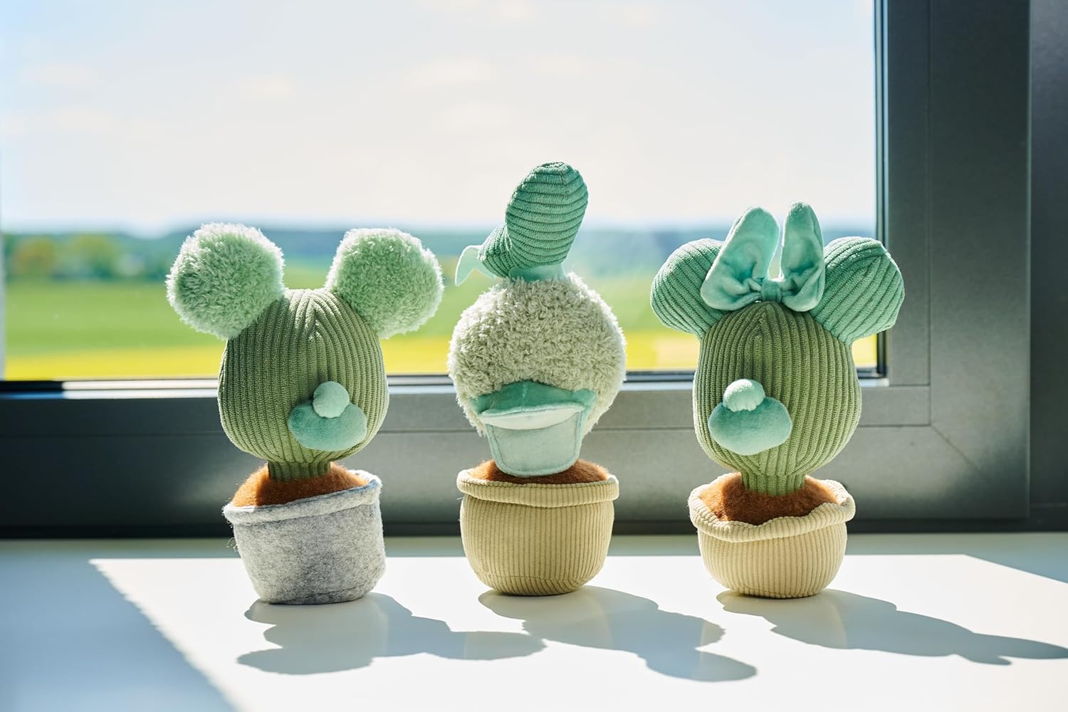 Disney Plants Minnie, 22cm Plüschfigur, Deko Figur, für Kinder ab den ersten Lebensmonaten geeignet