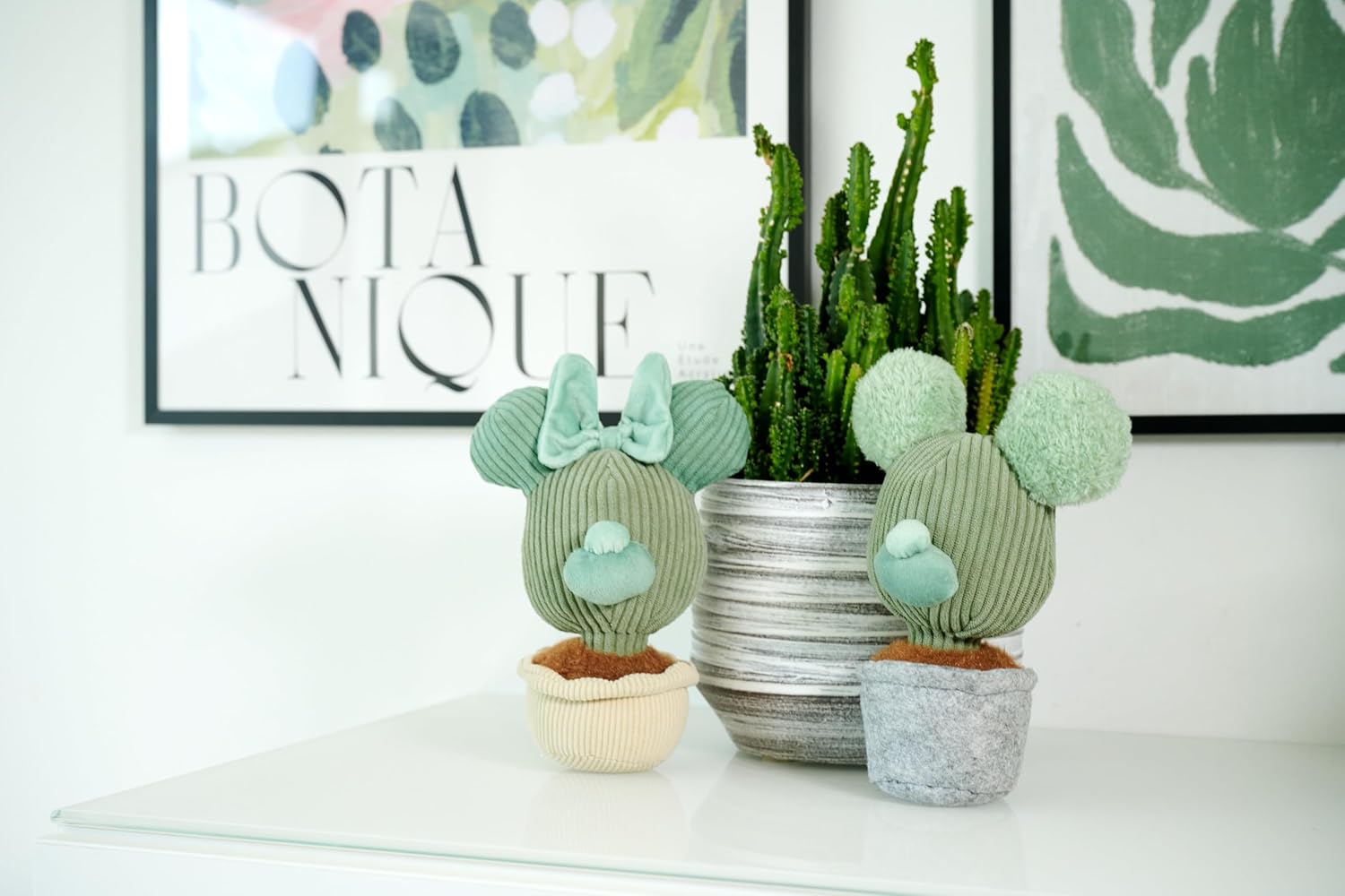 Disney Plants Minnie, 22cm Plüschfigur, Deko Figur, für Kinder ab den ersten Lebensmonaten geeignet