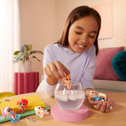 L.O.L. Surprise! Eye Spy Series Baby Sisters: Include 1 Bambola, Confezione Cieca, Cambio Colore, Sorprese da Svelare, Abiti e Accessori. Colleziona Tutte le 8 Bambole