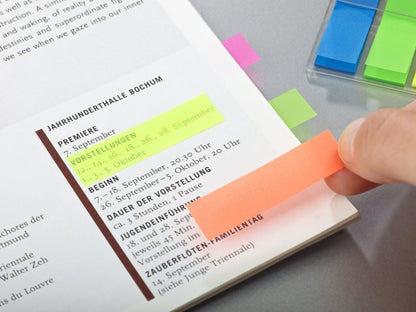 Post-it Index Segnapagina Piccoli, 4 dispenser, 140 segnapagina (11.9 x 43.2 mm) arancione, blu, giallo e rosa, per contrassegnare, evidenziare o codificare a colori le informazioni importanti