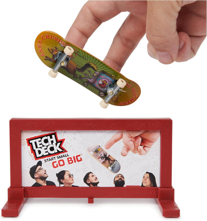 Tech Deck, Plan B Skateboards, Serie Versus, Confezione da 2 Fingerboard da Collezione e Set di Ostacoli, Miniskate, Giocattoli per Bambini, 6+ Anni (Il Modello può Variare