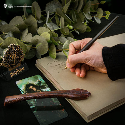 Cinereplicas Harry Potter - Zauberstab Stift mit Ständer & Lenticular Lesezeichen - Offizielle Lizenz (Bellatrix Lestrange