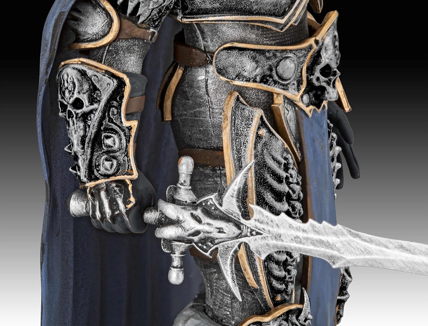 Revell Gift Set 03515 The Lich King: World of Warcraft 1:16 Scale Unbuilt Plastic Model Kit with Accessories