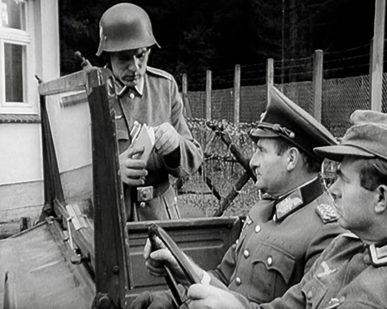 Claus Graf Stauffenberg - Porträt eines Attentäters / Eindrucksvolles Porträt des Hitler-Attentäters mit Starbesetzung (Pidax Historien-Klassiker