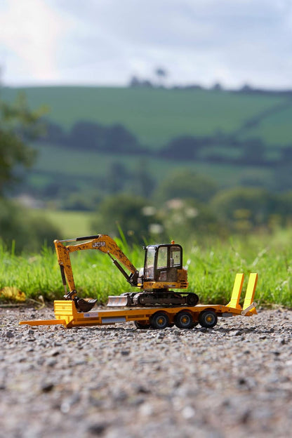 Britains Kane LLTM Low Loader - Collectable Tractor Toy - Tractor Toys Compatible With 1:32 Scale Farm Animals And Toys - Suitable For Collectors And Children From 3 Years