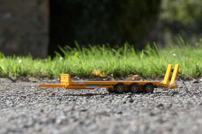 Britains Kane LLTM Low Loader - Collectable Tractor Toy - Tractor Toys Compatible With 1:32 Scale Farm Animals And Toys - Suitable For Collectors And Children From 3 Years
