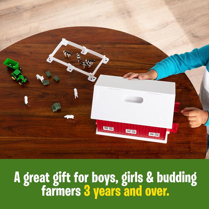 John Deere - Juguete británico de 24 Piezas con Animales de Granja, vehículos y Granero Rojo (Escala 1:64), Granero con asa integrada para Almacenamiento, Juguete Infantil de 3 años y +.