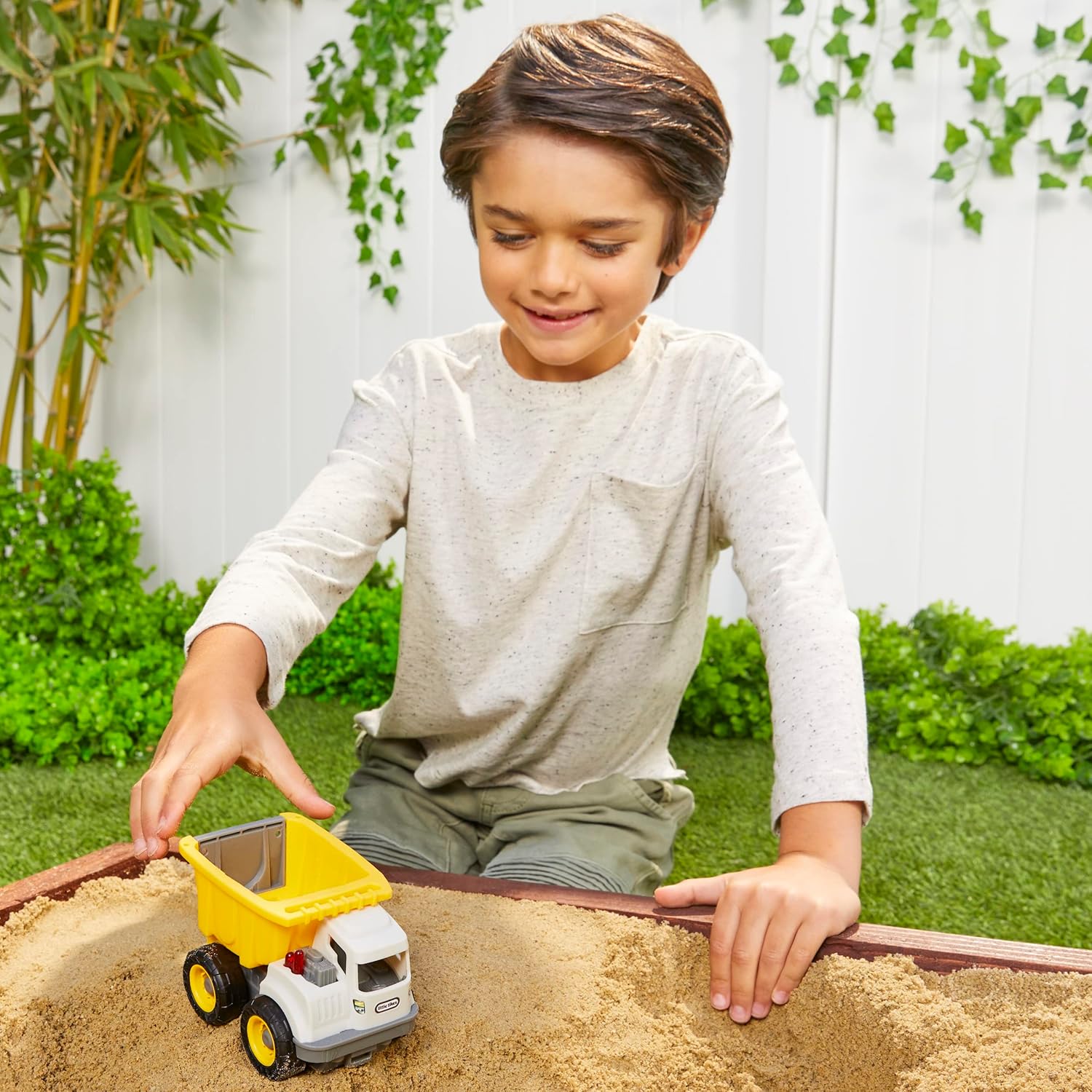 little tikes Dirt Diggers Mini - DUMP TRUCK - Construction Toy with Realistic Design - Durable Small Vehicle for Indoor & Outdoor Play - Easy to Hold - Encourages Imagination - For Kids Ages 2+