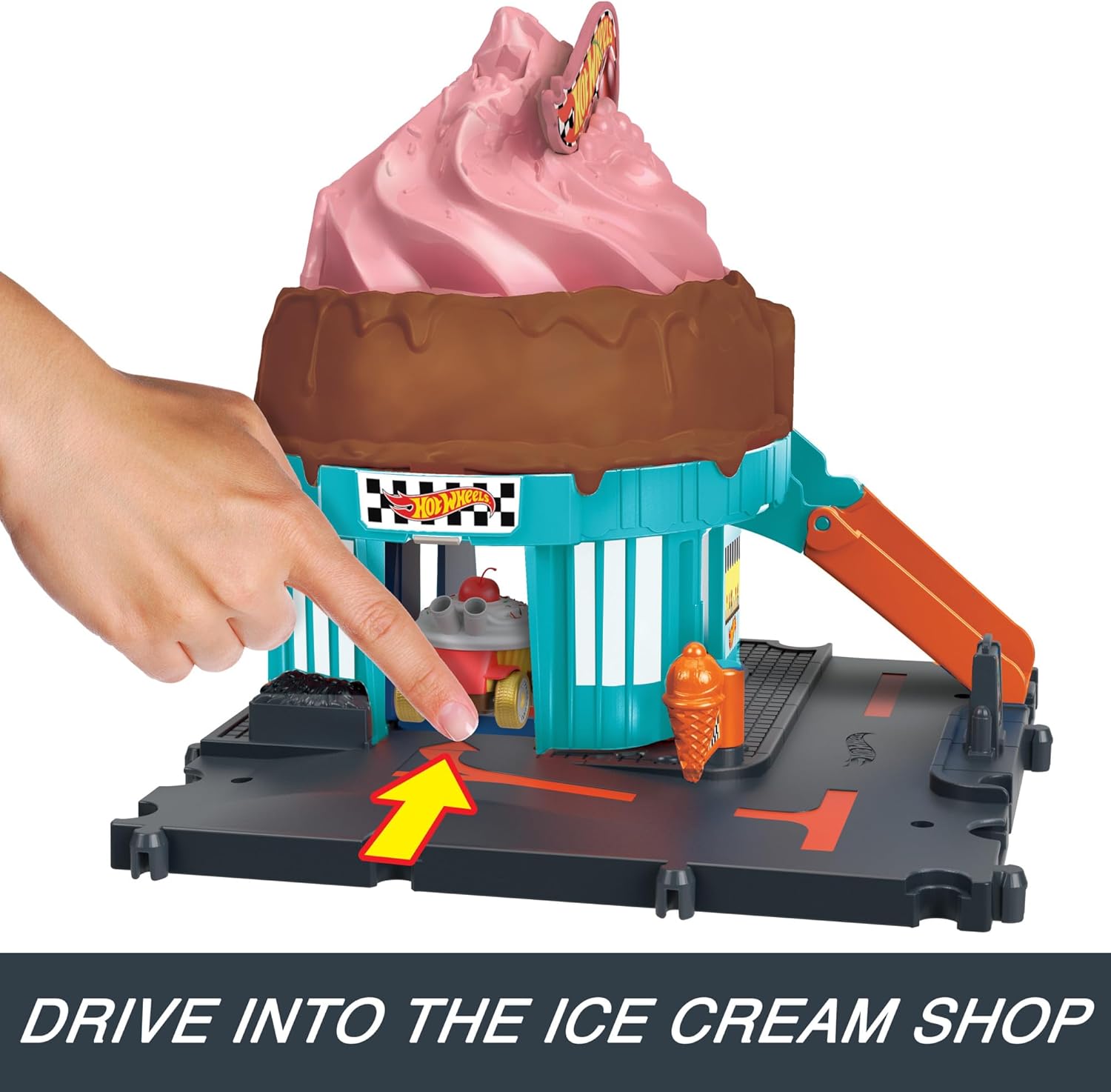 Hot Wheels Let's Race Netflix - City Track Set with 1 Hot Wheels Car, Track Play that Connects to Other Sets, Ice Cream Shop Playset, HTN77