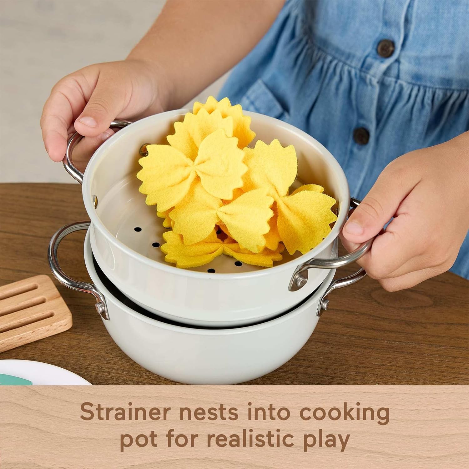 Fisher-Price Preschool Toy Pots & Pasta Chef Set, 31-Piece Pretend Cooking Playset with Play Food & Wood Utensils for Kids Ages 3+ Years, JFG14