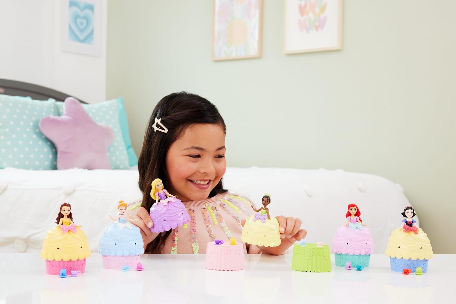 Mattel Disney Princess Toys, Small Doll Cupcake Reveal with 5 Surprises Including Doll & 2 Tea Party Accessories, Inspired by Movies (Dolls May Vary