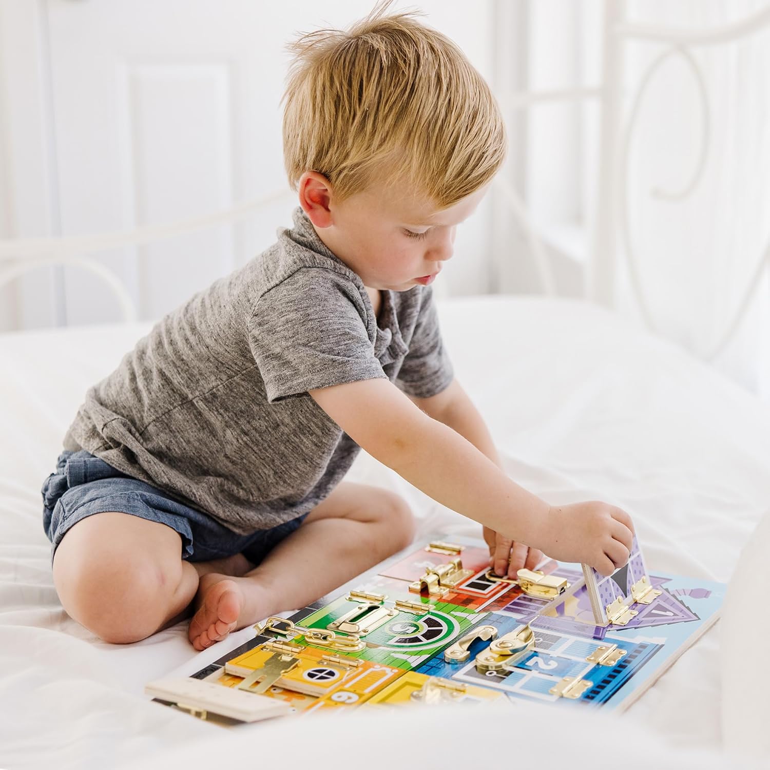Melissa & Doug Wooden Latches Board | Wooden Toy | Developmental Toy | Motor Skills | Problem Solving | 3+ | Gift for Boy or Girl