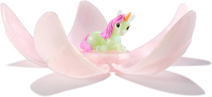 Unicorn Academy Baby-Einhorn Sammelfigur - Überraschungs Einhorn in magischer Blüte zum Spielen und Sammeln, passend zur beliebten Netflix-Serie, für Kinder ab 4 Jahren, sortierter Artikel