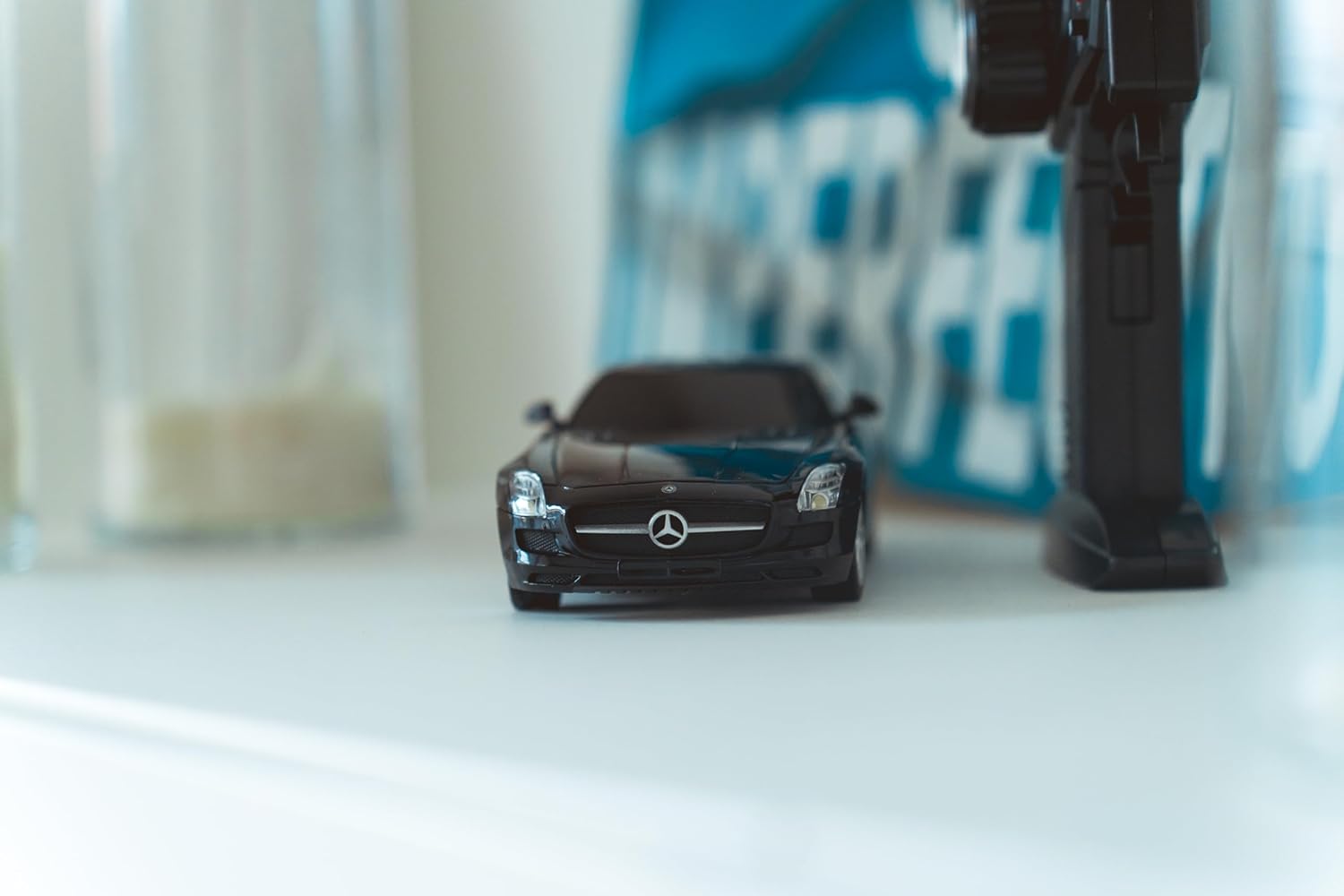 Carson 500404310 1:24 Mercedes Benz SLS AMG 2.4G 100% RTR schwarz - Ferngesteuertes Auto, LED-Beleuchtung, RC Auto, RC Fahrzeug, RC Auto 1:24, Ferngesteuertes Spielzeug