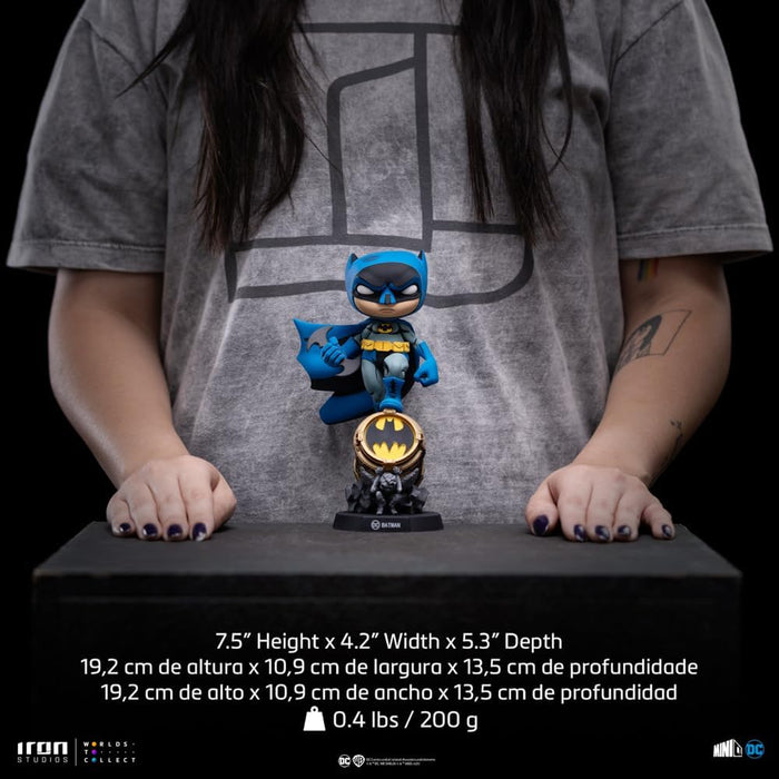 Iron Studios Collectible Statue Art Scale 1/10 Batman on Bat Signal (Blue Variant) - Minico PVC Multicolor 7.5 inches