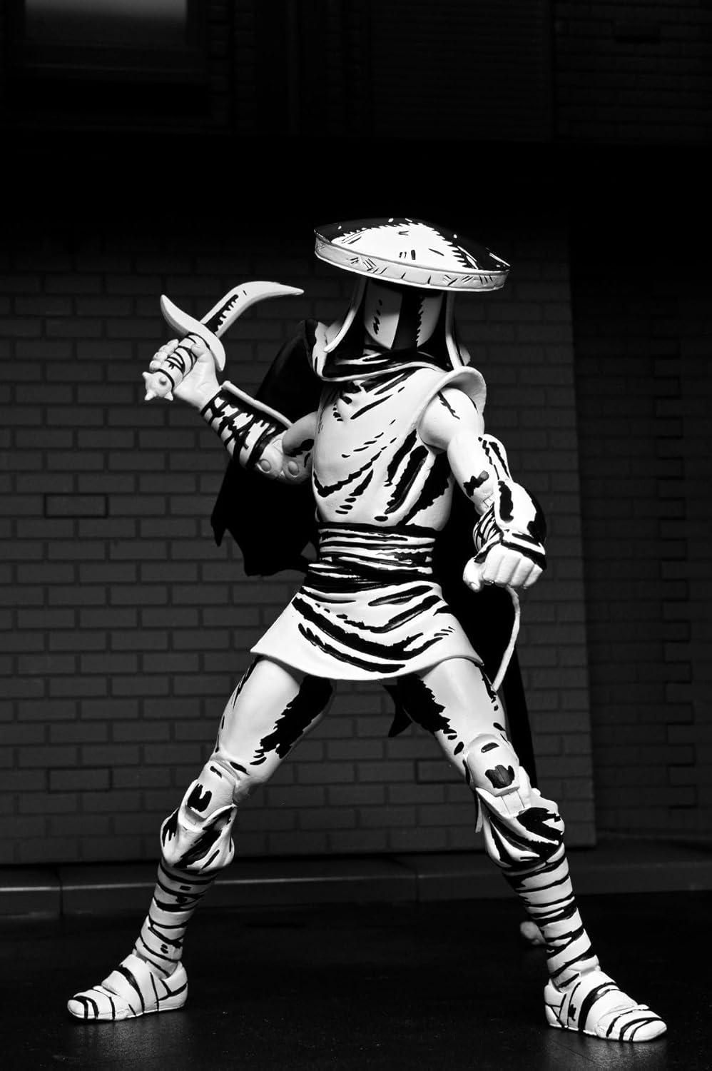 Elite Guard Black & White Version Scale Action Figur 18 cm Teenage Mutant Ninja Turtles Mirage Comics