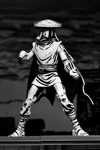 Elite Guard Black & White Version Scale Action Figur 18 cm Teenage Mutant Ninja Turtles Mirage Comics