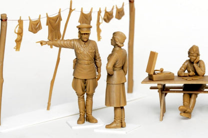 ICM 1:35 - Soviet Military Servicewoman (1939-42) 4 Figs