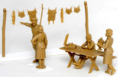 ICM 1:35 - Soviet Military Servicewoman (1939-42) 4 Figs