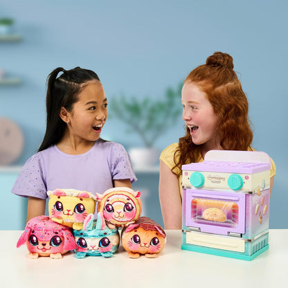 COOKEEZ MAKERY Lil' Bakez - Ovenspeelset "Knuffel Creations": meng de ingrediënten en bak een dierlijke pluche verrassing met heerlijke geur - 6 geurende knuffelvrienden om te verzamelen