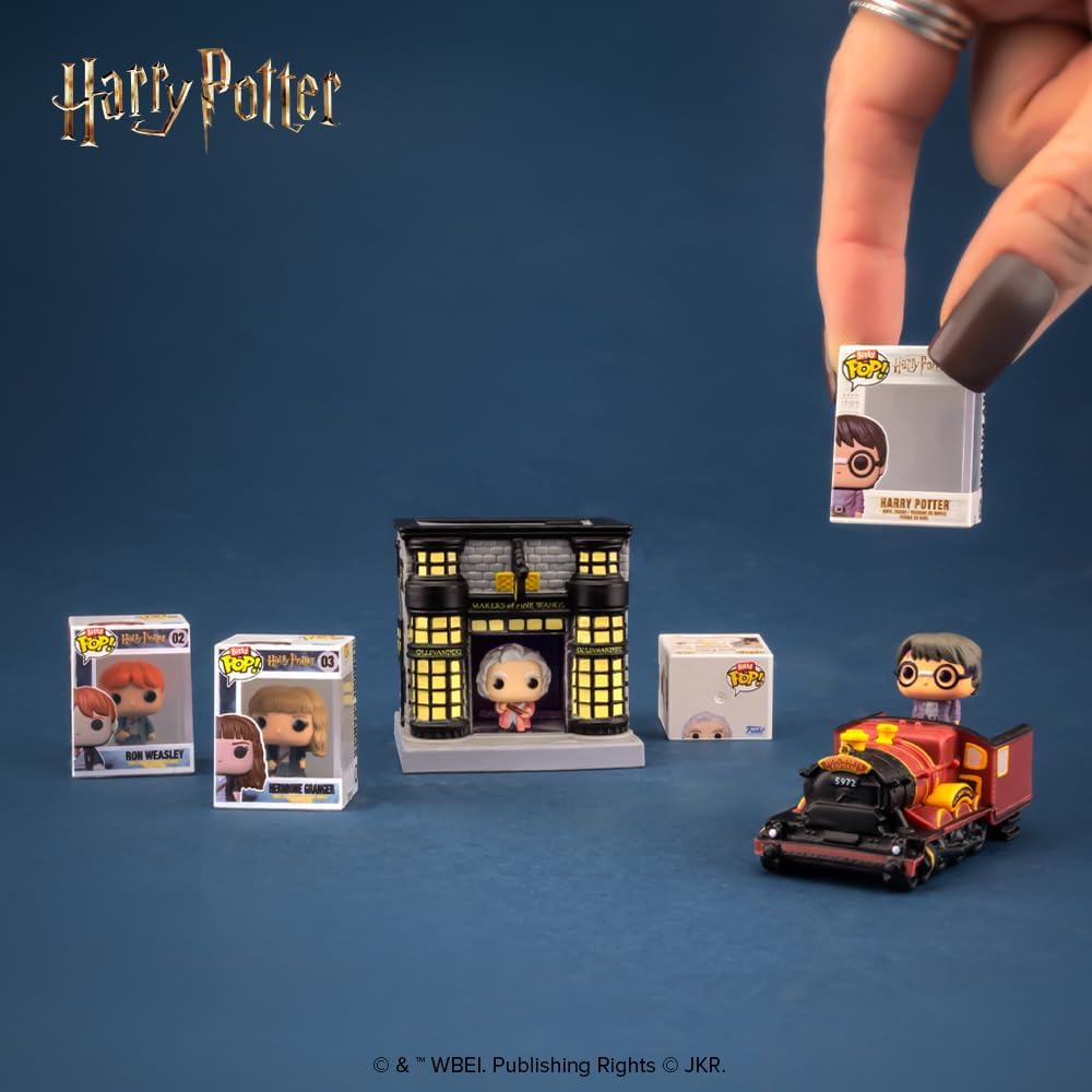 Funko Bitty POP! Starter Set: Harry Potter - 4 Mini Figures - Town - Ride - 6 Pieces - Harry - Hermoine - Ron - Garrick Ollivander - Sammelbare Vinylfigur - Geschenkidee - Offizielles Merchandise