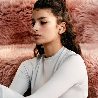 The Sudio A3 Pro makes a statement without saying a word. 18dB noise cancellation up to 25 hours of playtime and a light frosted col
