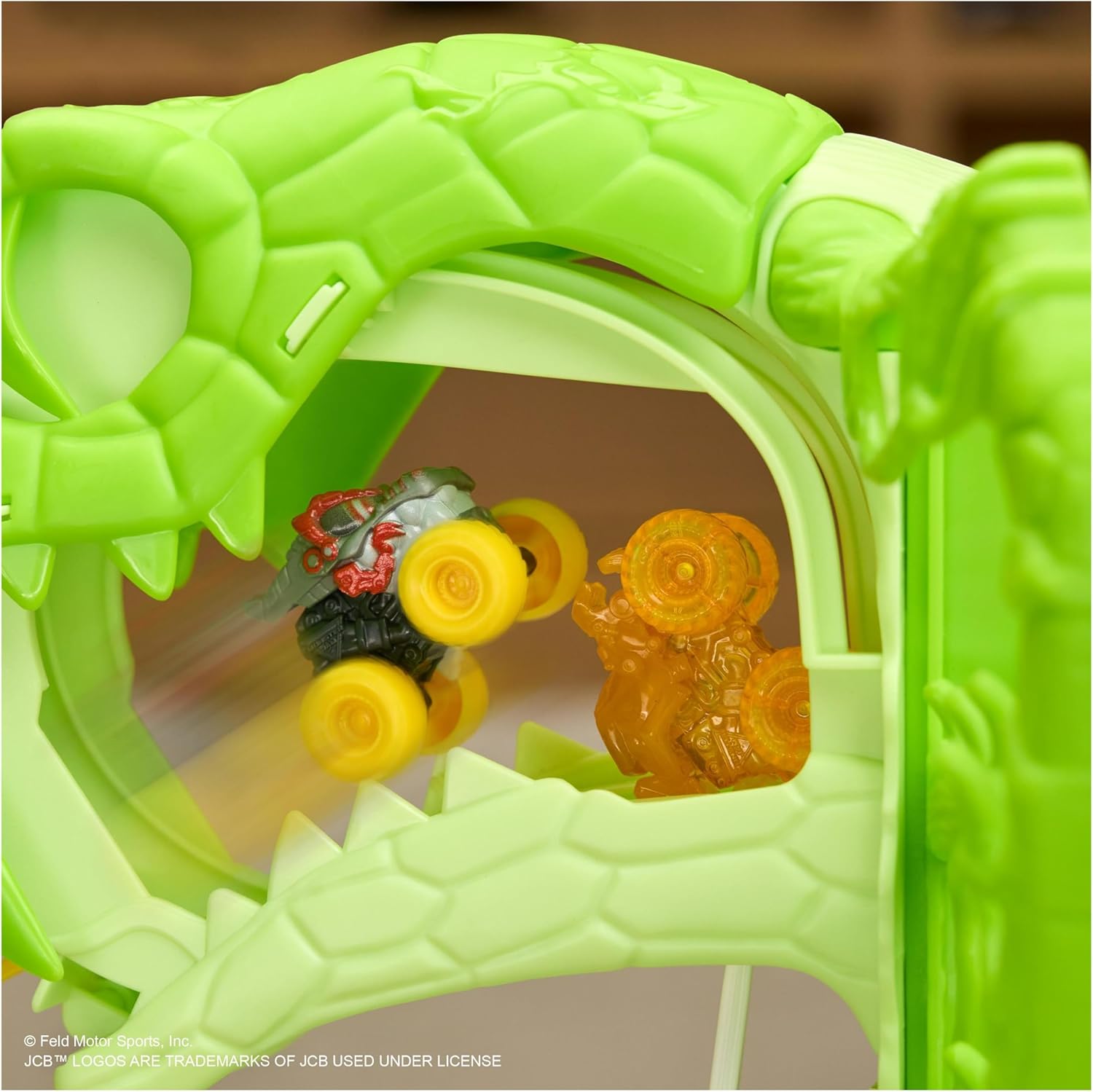 Monster Jam Mini Jams, Cobra’s Crazy Escape 71,1 cm Motorised Playset, 2 Exclusive Die-Cast ThunderROARus and JCB Digatron Monster Trucks, Kids Toys for Boy and Girls Ages 3 and up