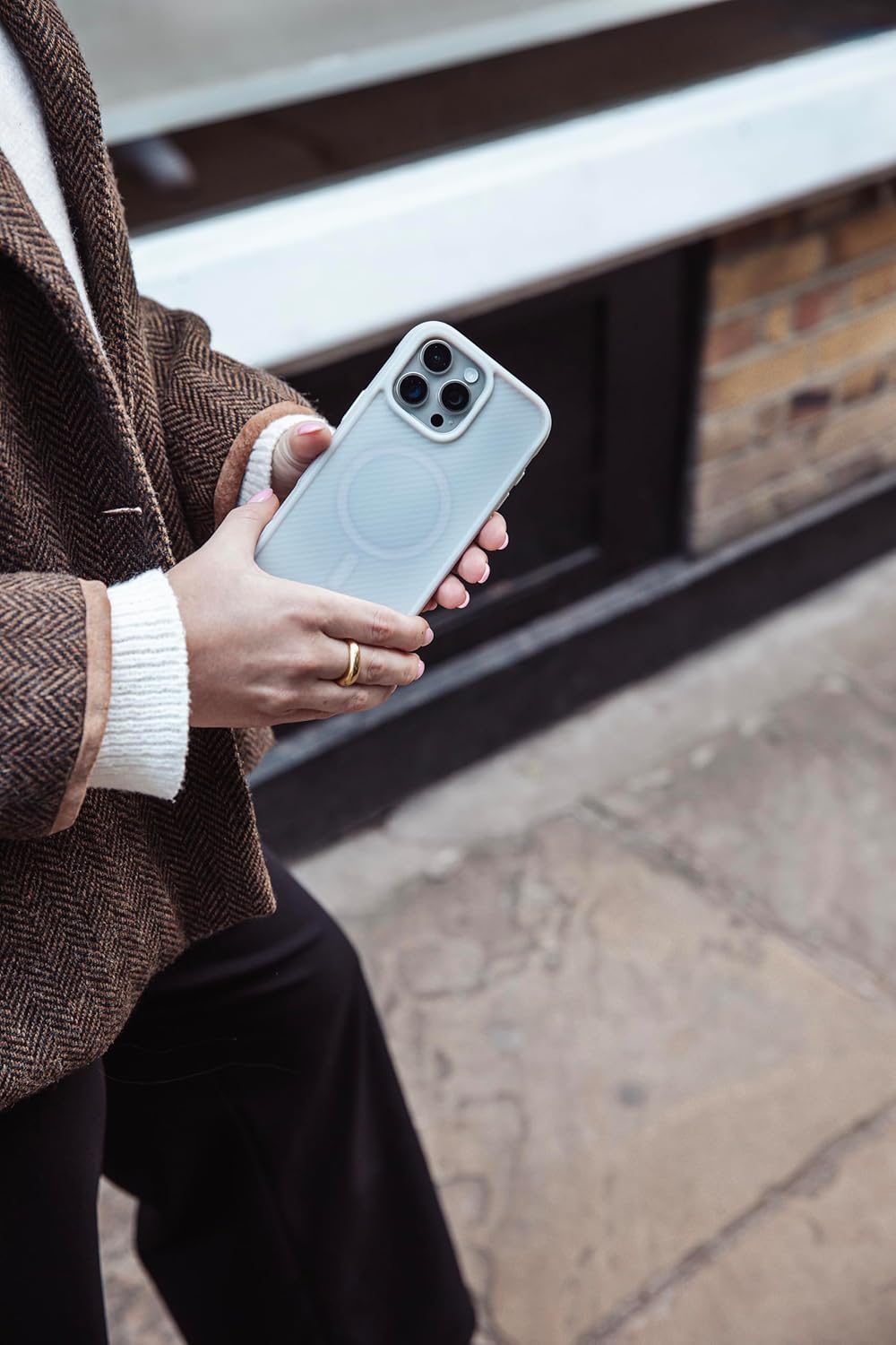 Tech21 EvoArmor voor iPhone 16 Plus Compatibel met MagSafe - Impact Protection Case 21x Militaire Standaard Getest in Crème