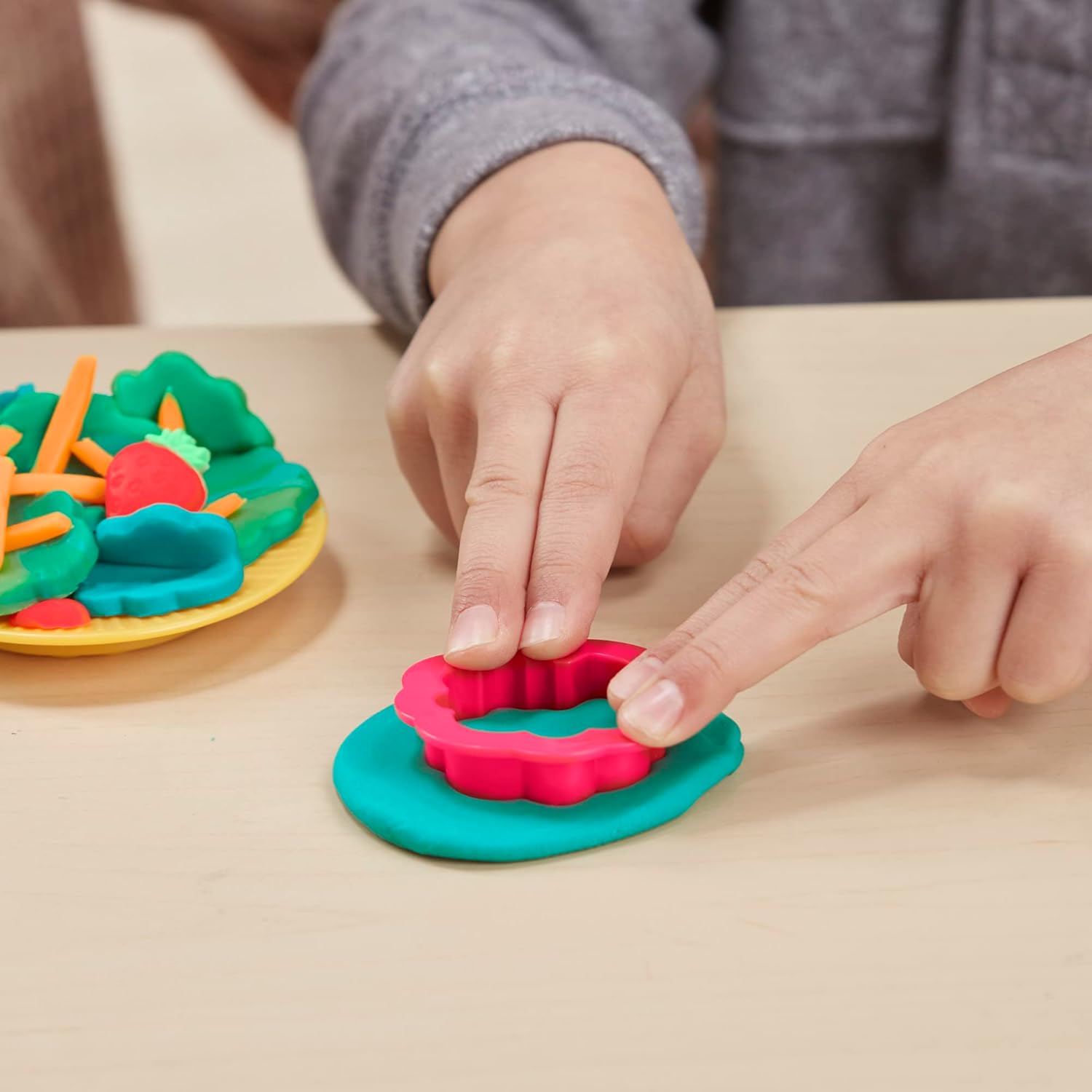 Play-Doh Laat je tuintje groeien Boetseerset voor Kinderen vanaf 3 jaar met Gereedschap en Vormpjes voor Rollenspellen, Knutselen voor Peuters, Creatief Cadeau voor Meisjes en Jongens