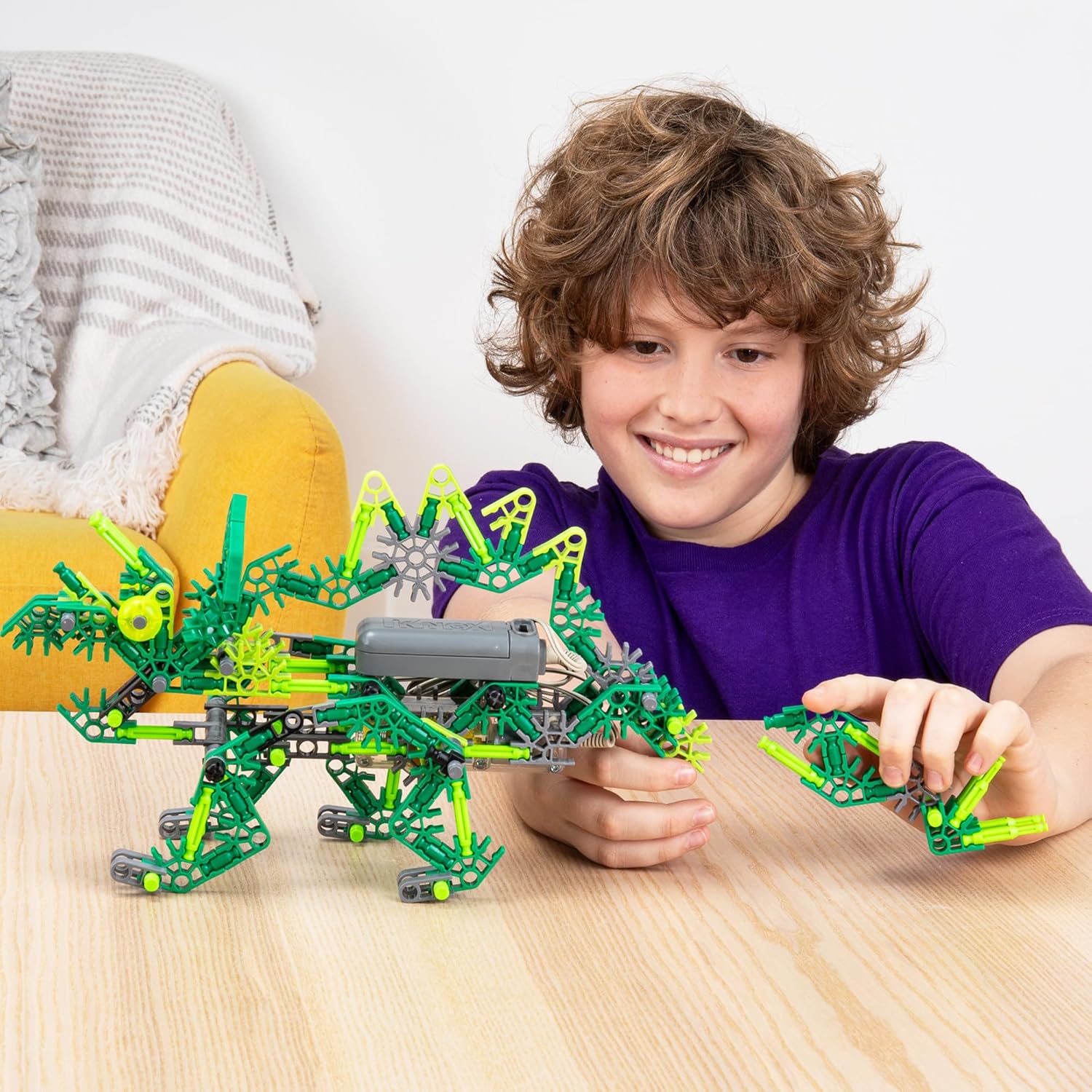 Basic Fun K'NEX Dynamic Dinos Building Set – STEM Construction Kit with 253 Pieces & Zipper Bag – Buildable Dinosaur Toys for Kids Aged 7+