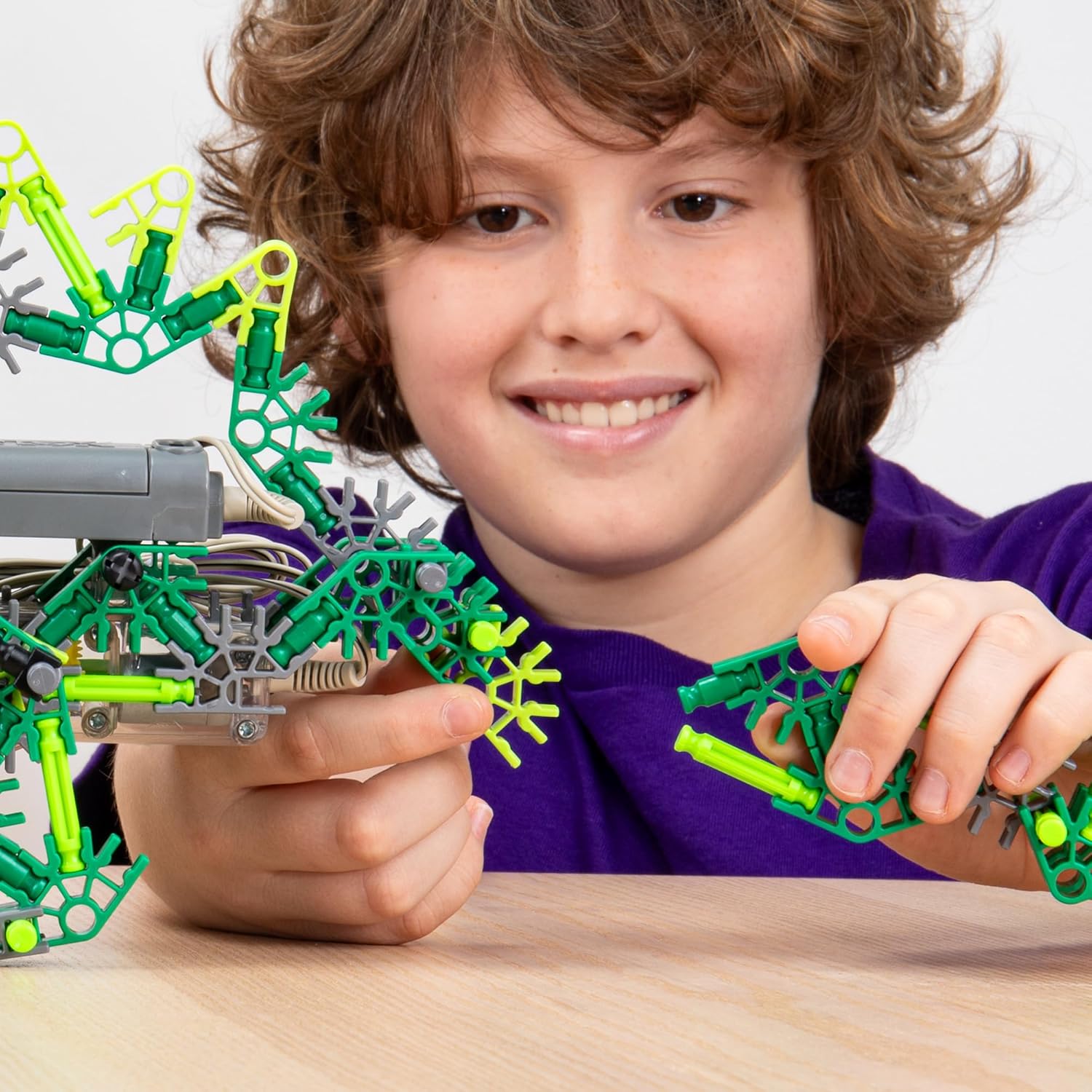 Basic Fun K'NEX Dynamic Dinos Building Set – STEM Construction Kit with 253 Pieces & Zipper Bag – Buildable Dinosaur Toys for Kids Aged 7+