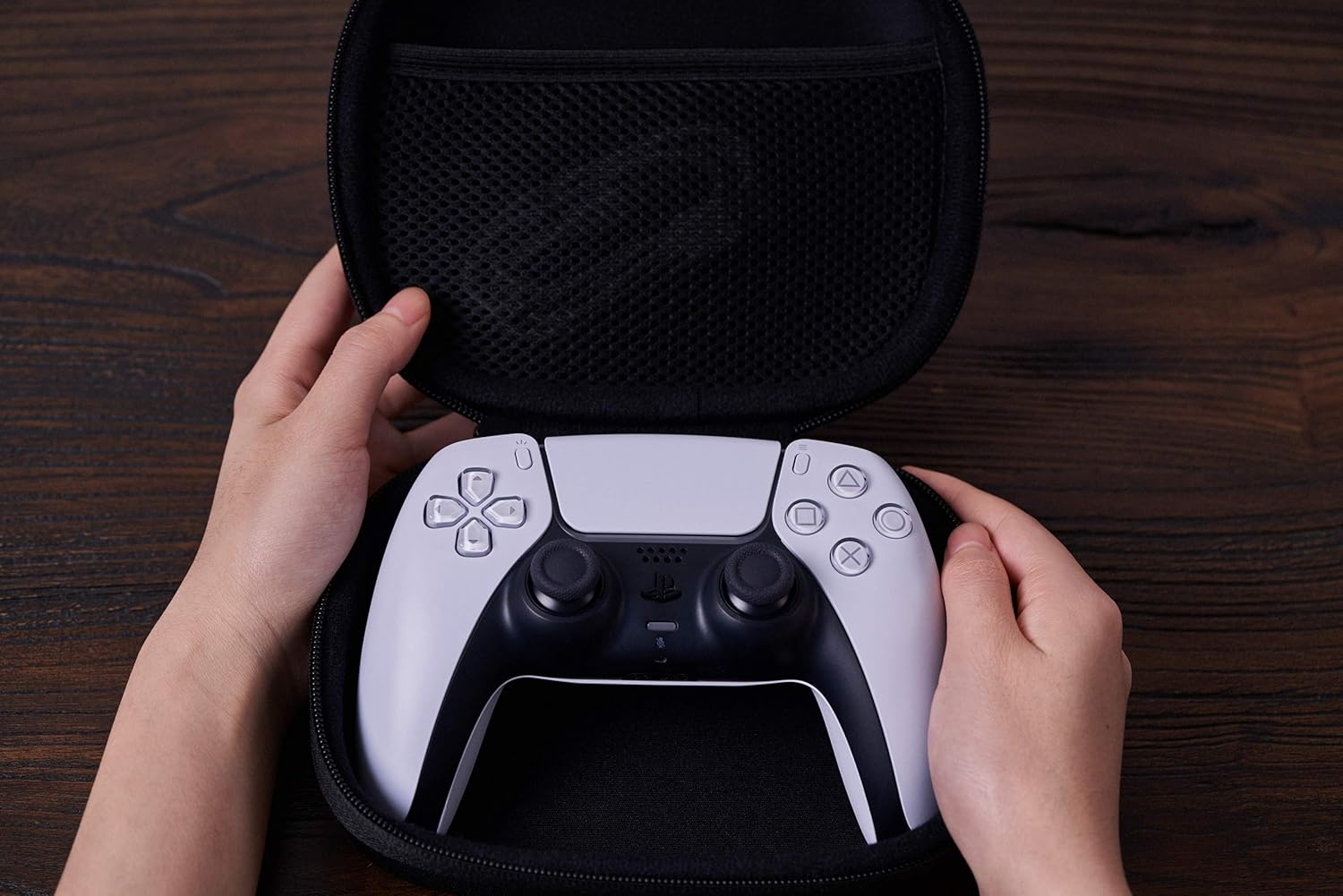 8BitDo Classic Controller Travel Case for SN30 Pro+ & Pro 2 controllers