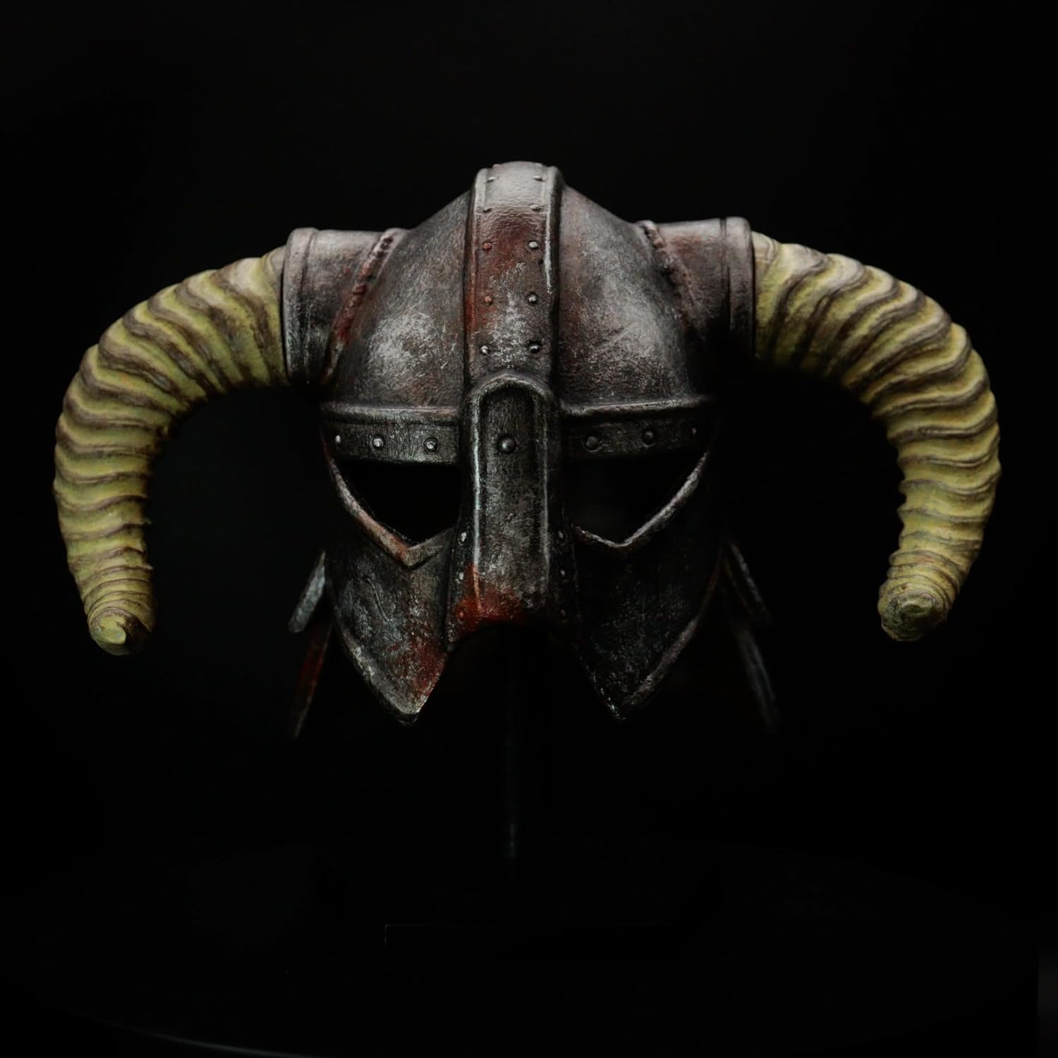 The Elder Scrolls: Skyrim Dragonborn Helmet Replica