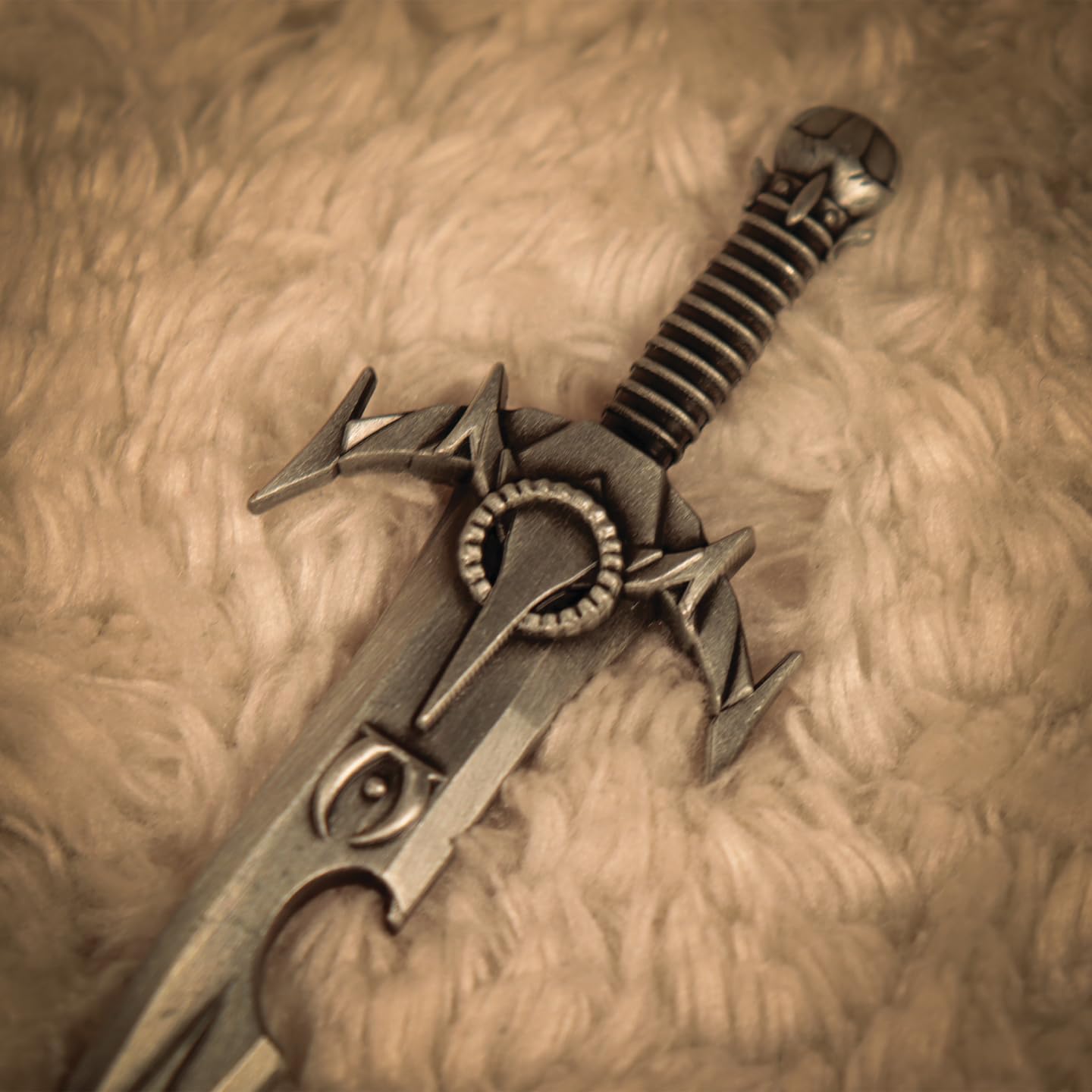 The Elder Scrolls IV: Oblivion Mehrunes’ Razor Bottle Opener – Official Licensed Metal Replica with Magnet
