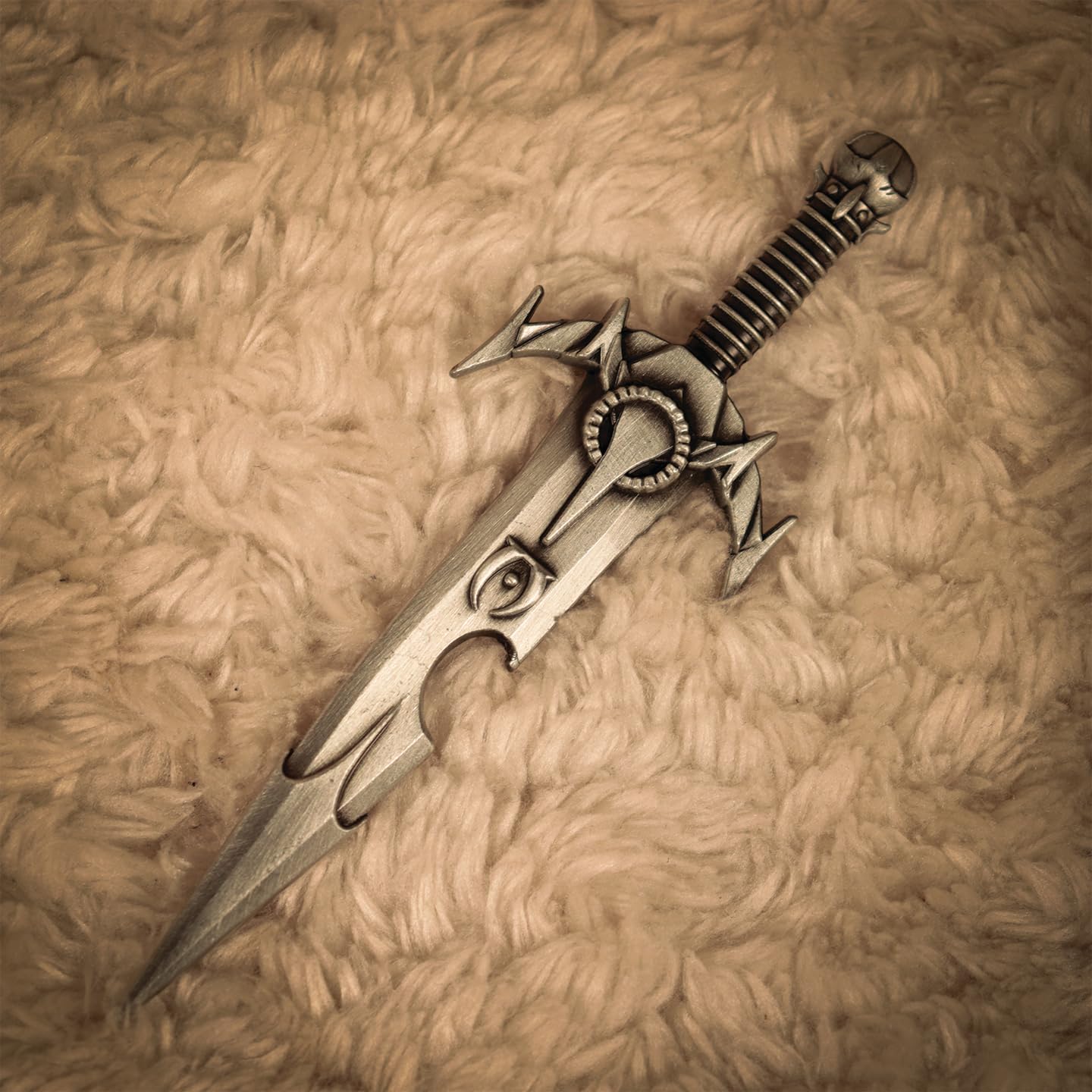 The Elder Scrolls IV: Oblivion Mehrunes’ Razor Bottle Opener – Official Licensed Metal Replica with Magnet