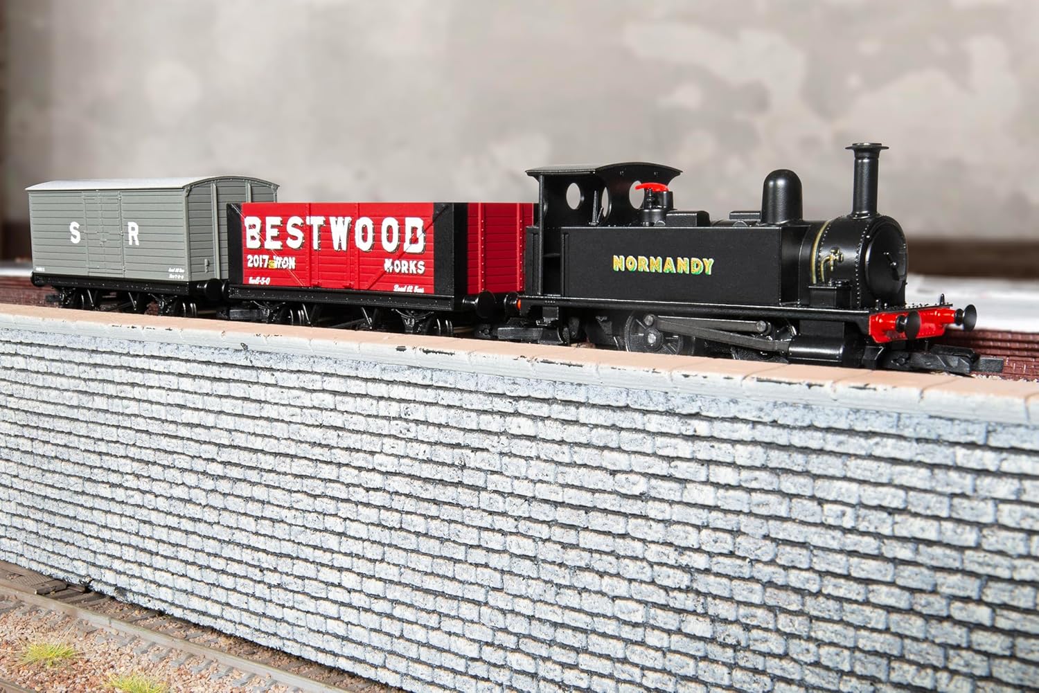Hornby TT TT1005M Branchline Freight Train Set – Complete 1:120 Scale Model Railway Starter Kit with B4 Tank Engine, 2 Wagons, Oval Track & Controller, DCC Ready Model Train Sets for Tabletop Layouts