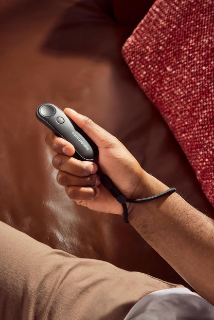 Kobo Remote | Page Turner | Compatible with Kobo eReaders | Hands Free Reading | Ergonomic | Bluetooth® Connection (Black), Kobo Remote | Afstandsbediening | Geschikt voor Kobo eReaders | Handsfree lezen | Ergonomisch | Bluetooth® verbinding | Wit