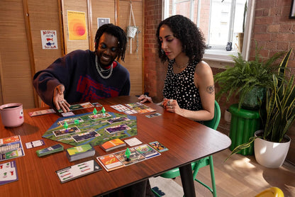 Goliath – The Sims Het Bordspel, Spel gebaseerd OP by Iconische Videospellen, Familiespel voor Kinderen vanaf 12 Jaar, Gezelschapsspel voor 2 tot en met 5 Spelers