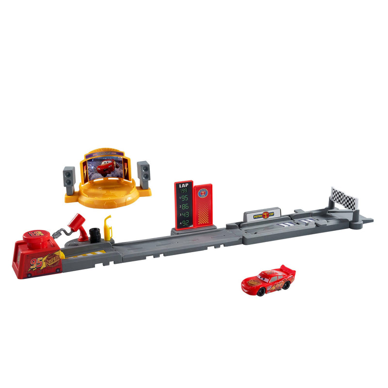 Mattel Disney en Pixar Cars Speelset, Piston Cup Jump en Stunt Startbaan met Bliksem McQueen voertuig, meer dan 50 cm lang, 2 manieren om te spelen, JDJ02