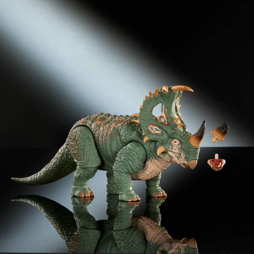 Mattel Jurassic World Hammond Collection Sinoceratops Deluxe Articulated Action Figure Large Size, Posable Tail